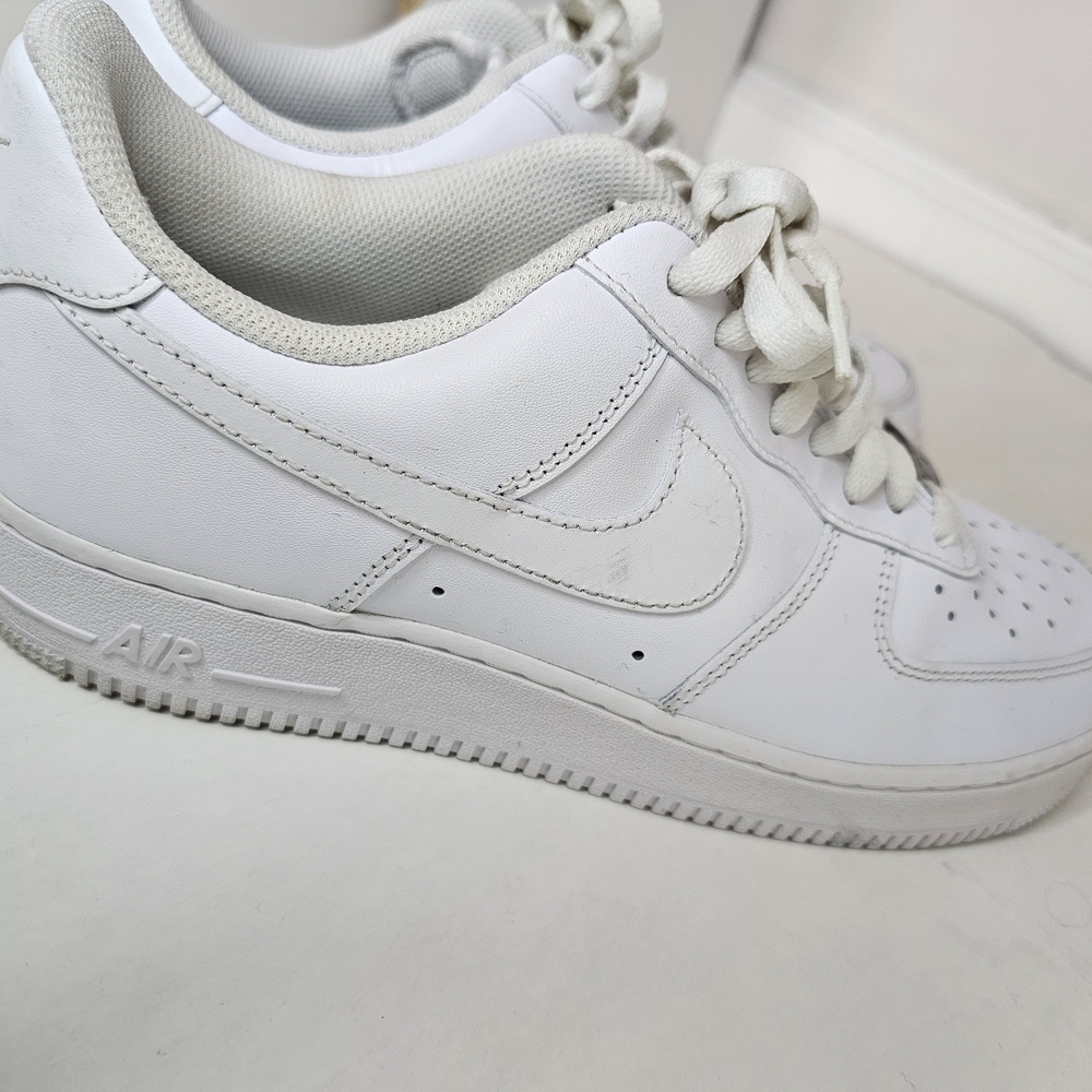 Nike White Athletic Shoes - Picture 2 of 16